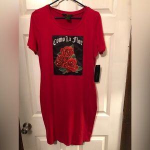 Size : 1 x , Color : Red , T-Shirt dress , Fits to the body , Stretches.